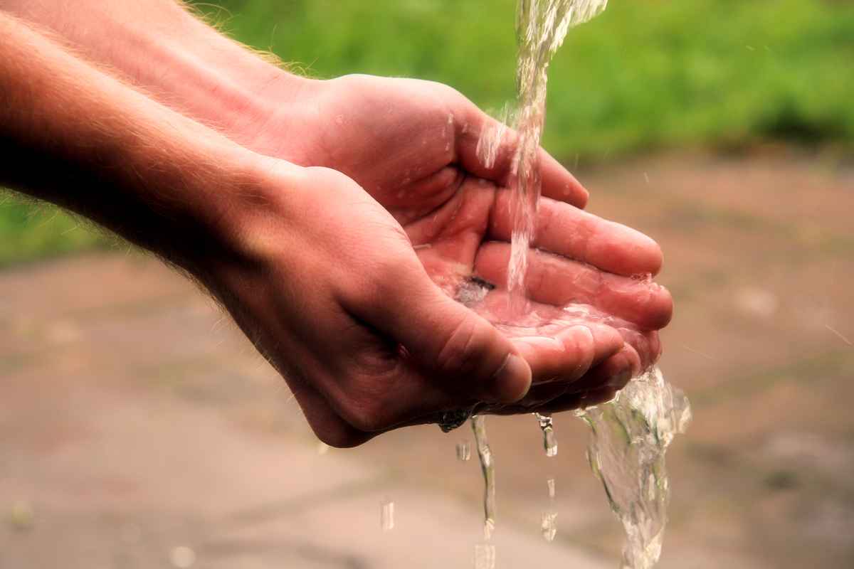 Klares kaltes Wasser