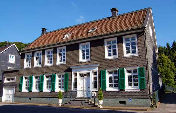 Gepflegtes Bergisches Schieferhaus