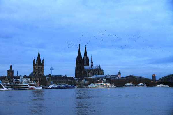 BLAUE STUNDE IN KÖLN
