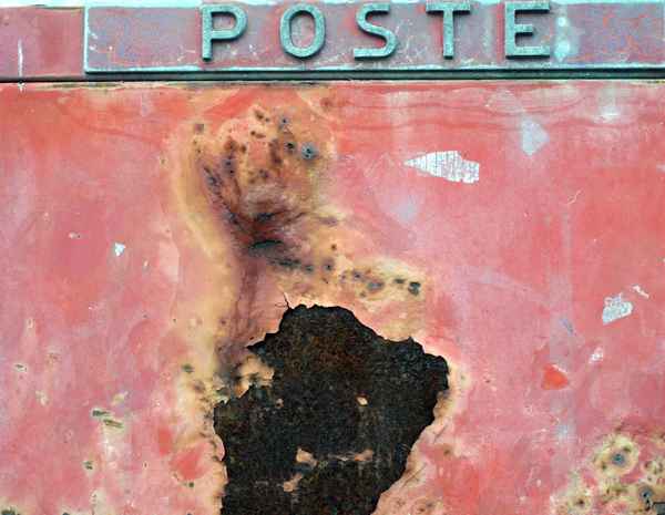 verrosteter Postkasten