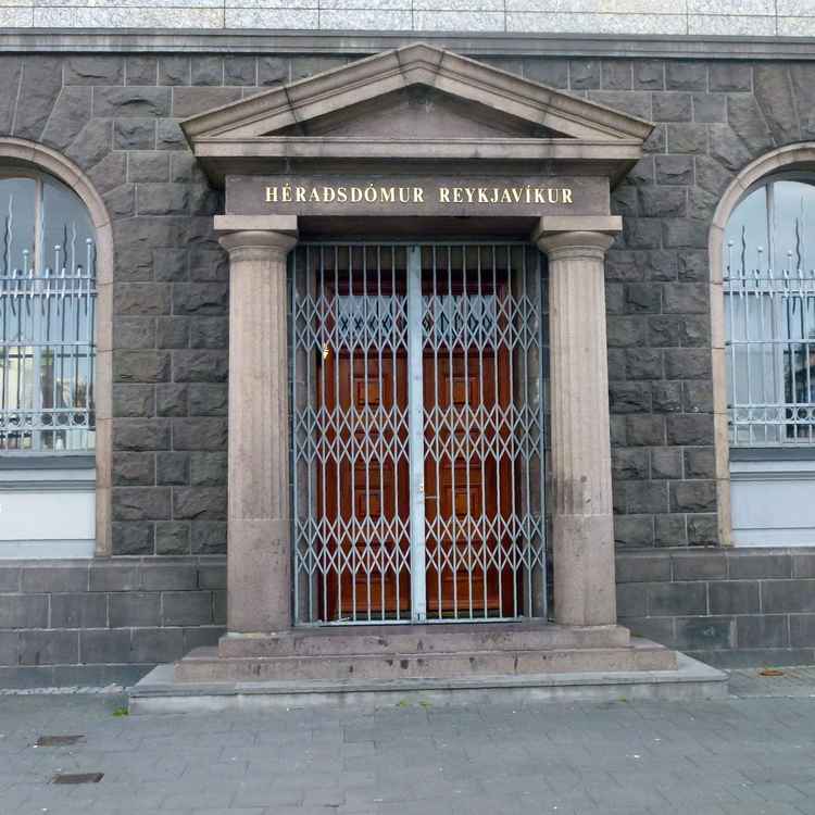 Eingang zum Rathaus in Reykjavik