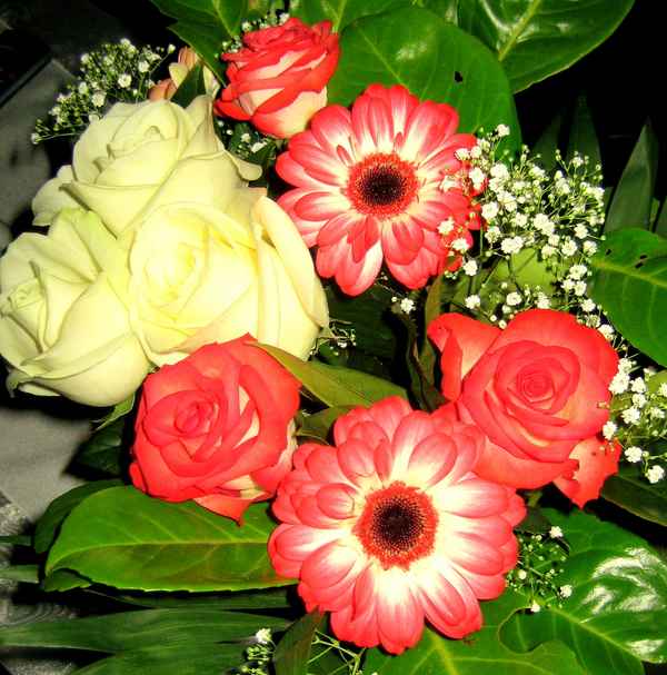 Strauß mit Rosen