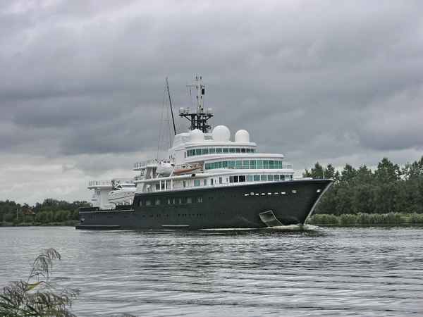 "LE GRAND BLEU" Superyacht von Abramowitsch