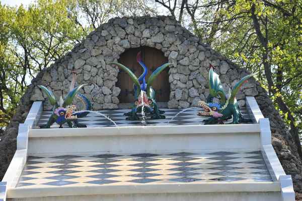 Drachen Springbrunnen Peterhof St. Petersburg