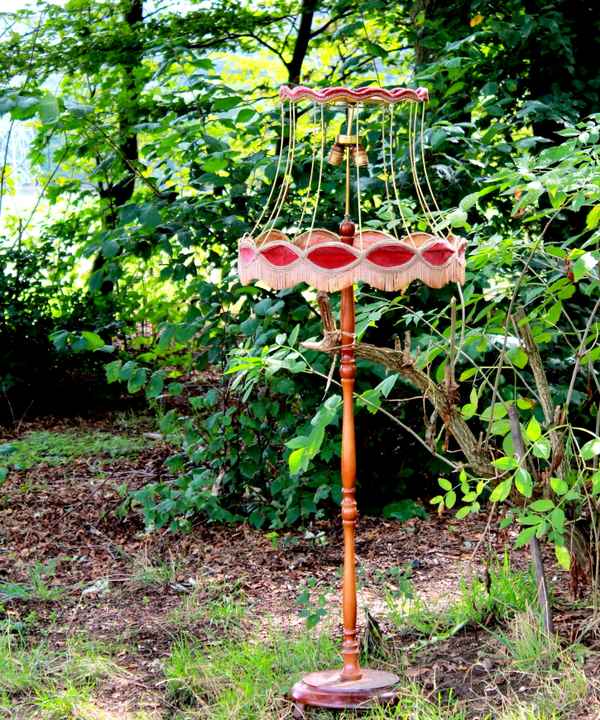 Stehlampe mit Durchblick