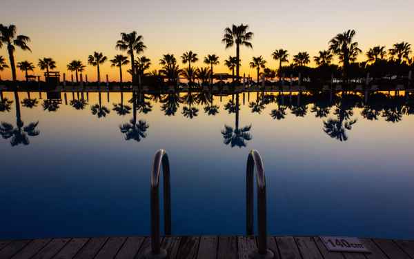 Sundown, Pool und Palmen 2