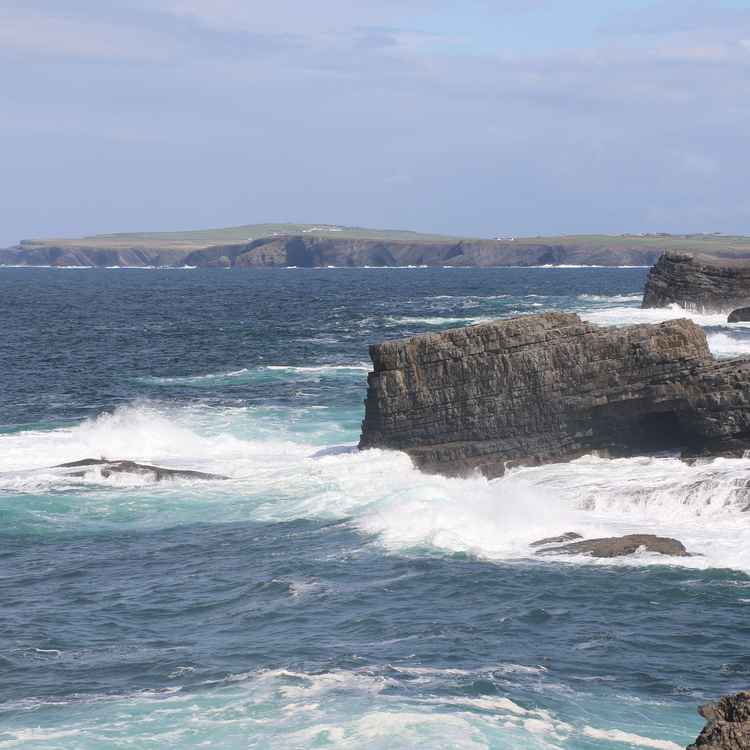 Cliffs bei den Bridges of Ross