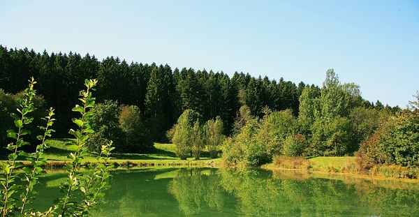 Ruhe am herbstlichen See