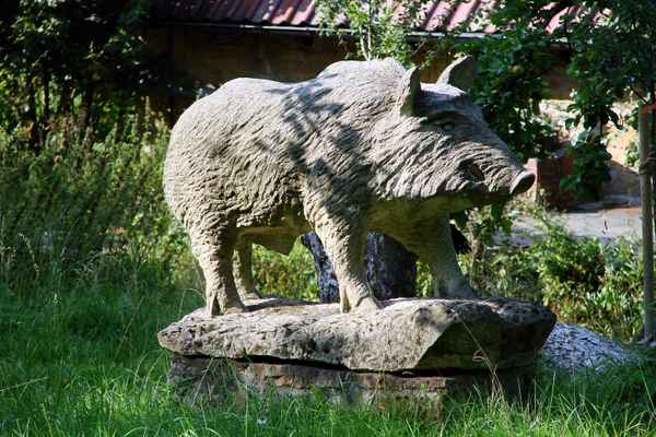 steinernes Wildschwein