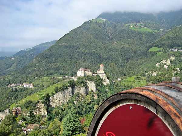 Blick auf Schloß Tirol