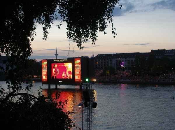 Großleinwand im Main2