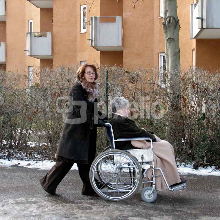 Altenpflege - Ausfahrt im Winter