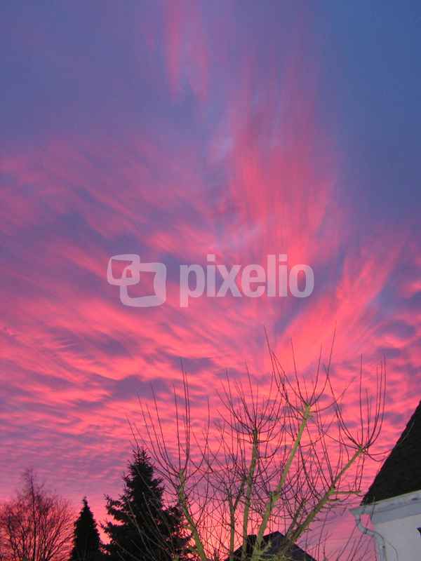 Farbenspiel in rot am Eifeler Himmer