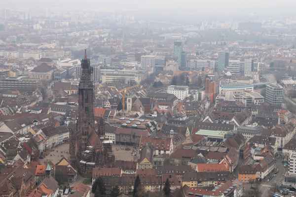 Hoch über Freiburg 01