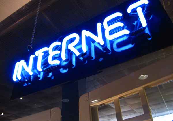 Leuchtschrift Internet