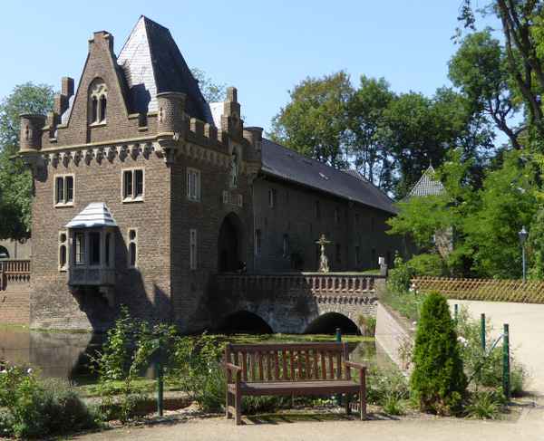 Die Bank vor dem Schloss