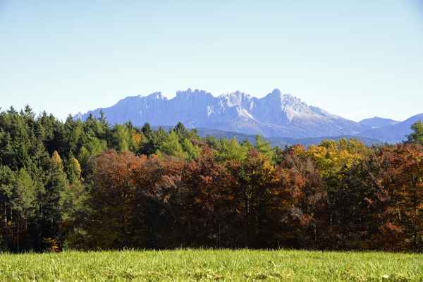 Latemar. Ein Bergmassiv in den Südtiroler Dolomiten.