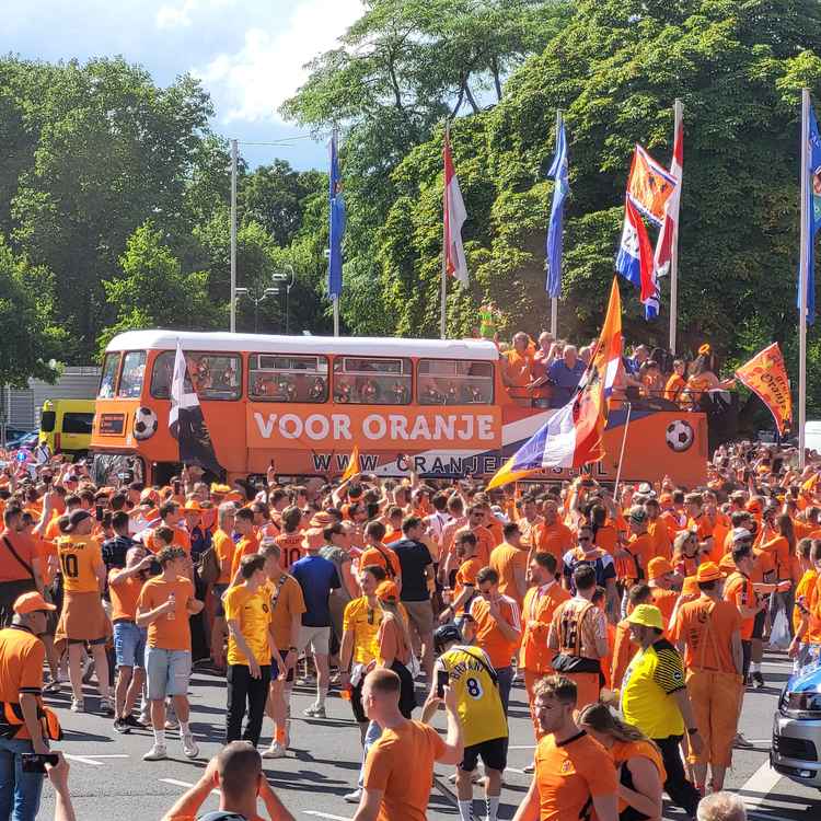 EM 2024 in Dortmund, Niederlande Fan-Walk zum Stadio