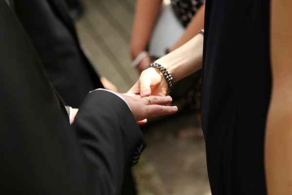 Hände Brautpaar 3