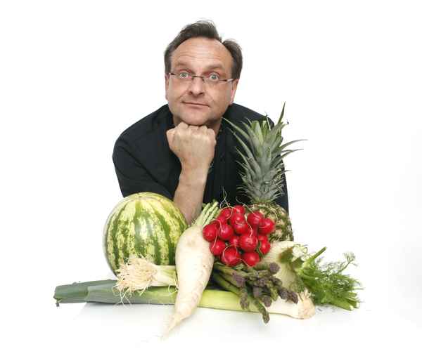 Koch mit Obst und Gemüse