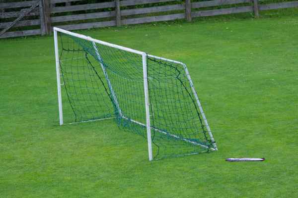Leeres Fußballtor - Saison vorbei?