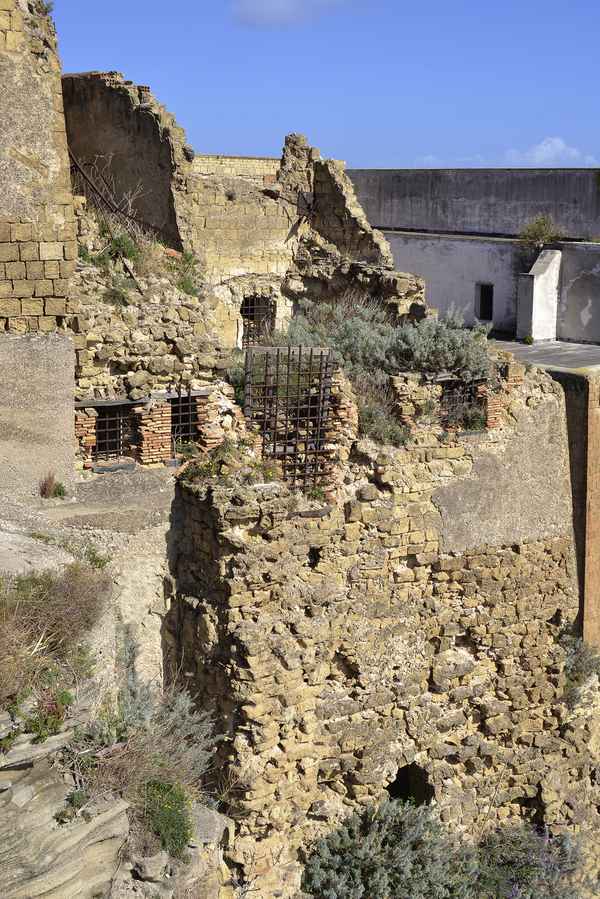 Procida, Terra Murata, Mittelalterliche Festung