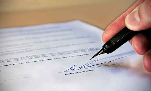 Unterschrift unter Vertrag