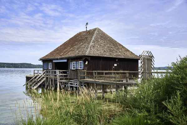 Ansicht am Ammersee: Bootsh&uuml;tte.