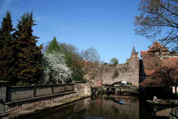 alte stadtmauer von wissembourg