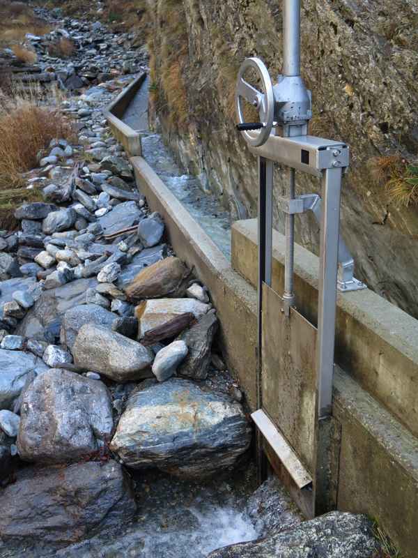 Schleuse einer Bewässerungs-Suone