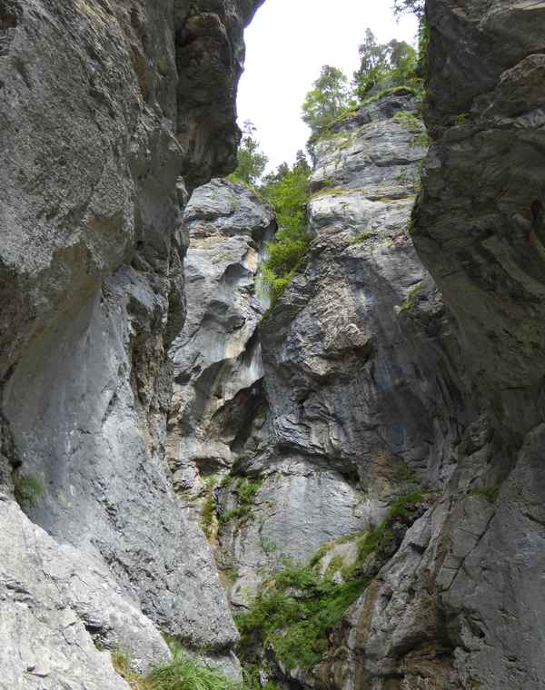 Riesige Gletschermühlen