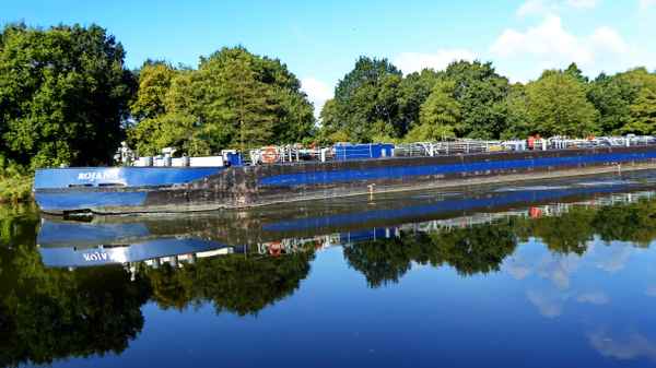 Tankschiff auf der Ems