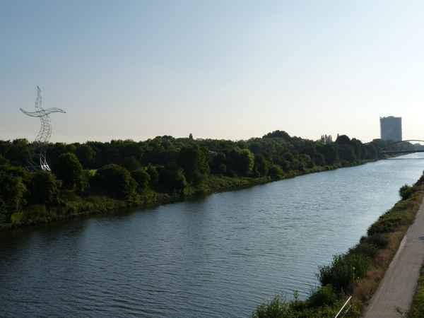 Tanzender Strommast 2