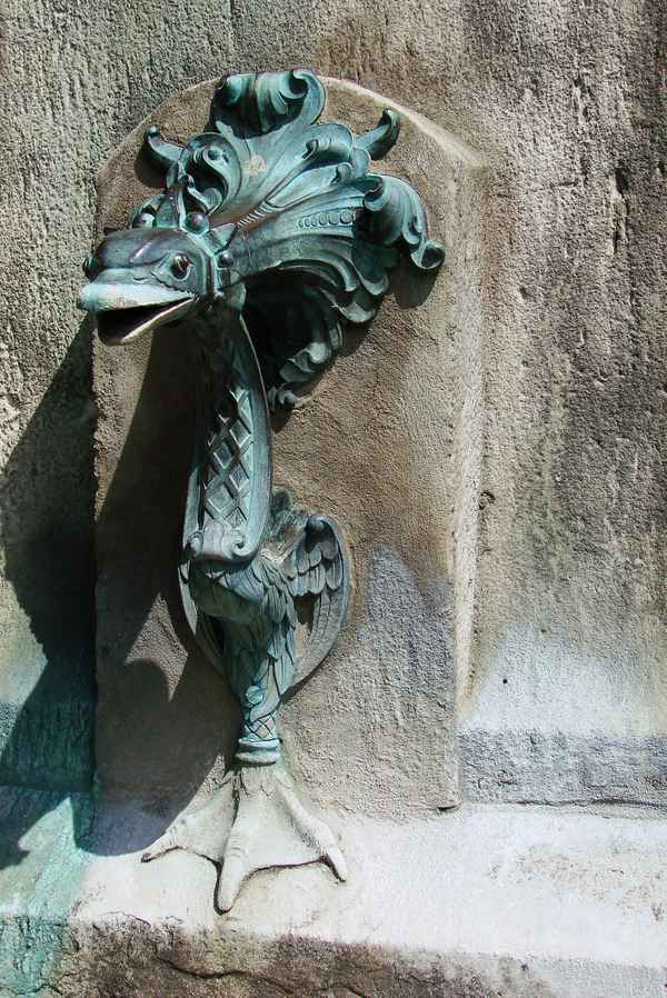 historischer Wasserspeier als Fabelwesen