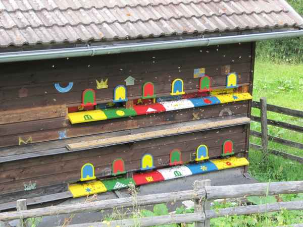 Bunter Bienenstock