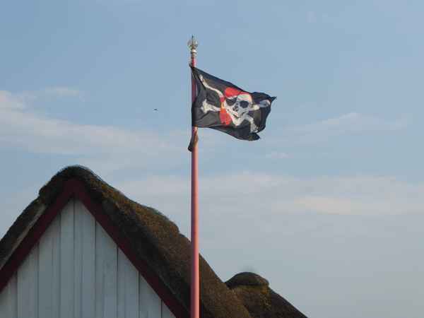 Piratenfahne im Wind
