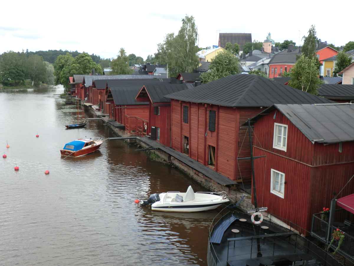 Alte Lagerhäuser am Porvoonjoki