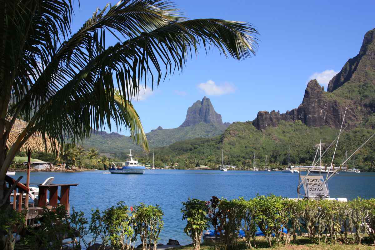 Moorea Cook Bay