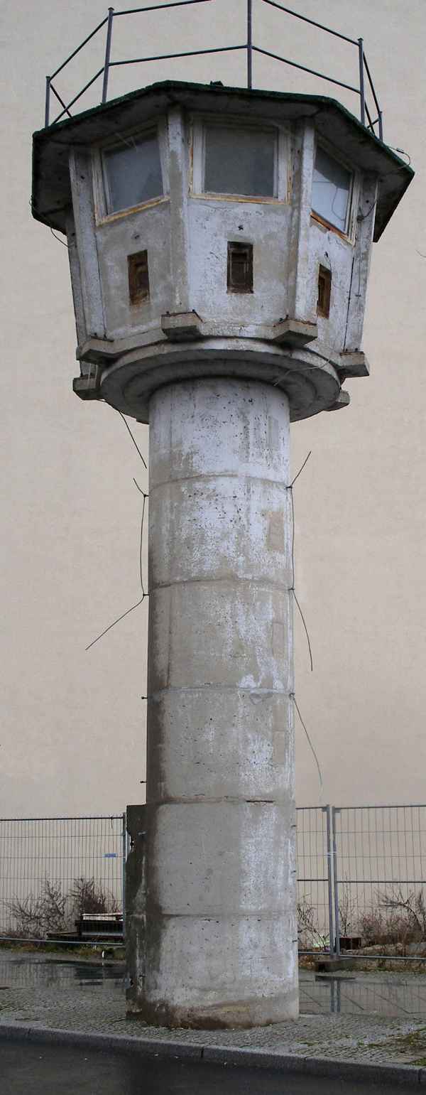 Wachturm an der Berliner Mauer