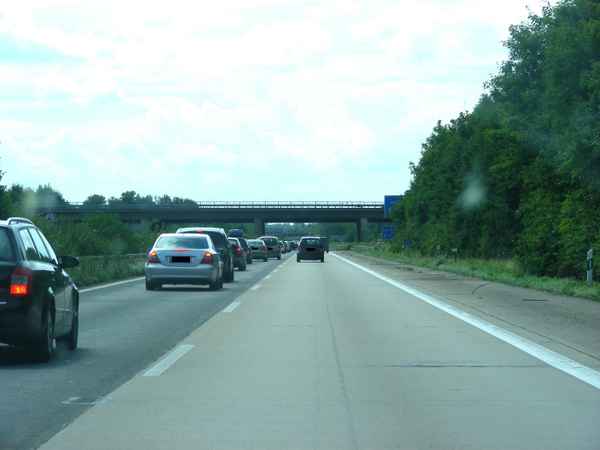 Linksfahrer - zähfliessender Verkehr