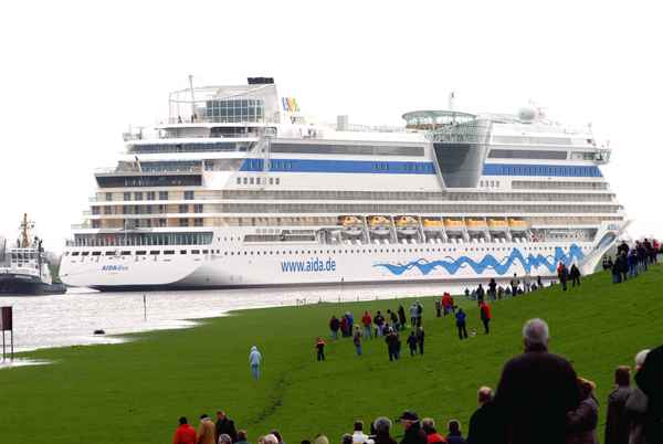 AIDA - diva auf der Ems bei Weener