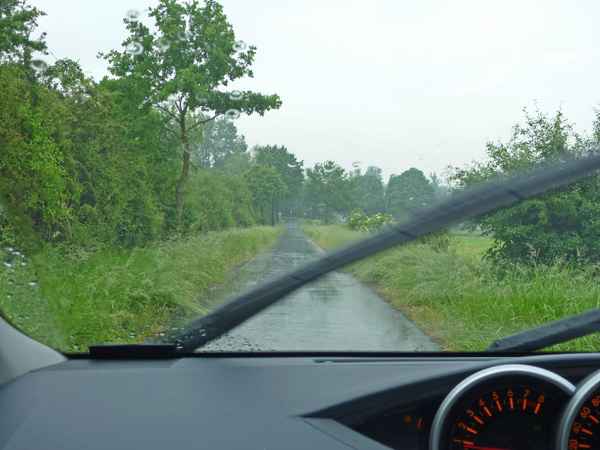 Autofahrt im Dauerregen