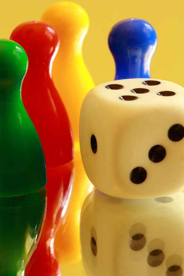 Spielfiguren + Würfel