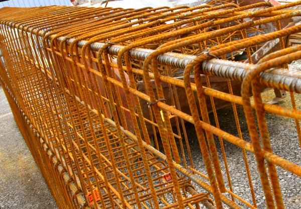 Baustahl verformt dynamisch