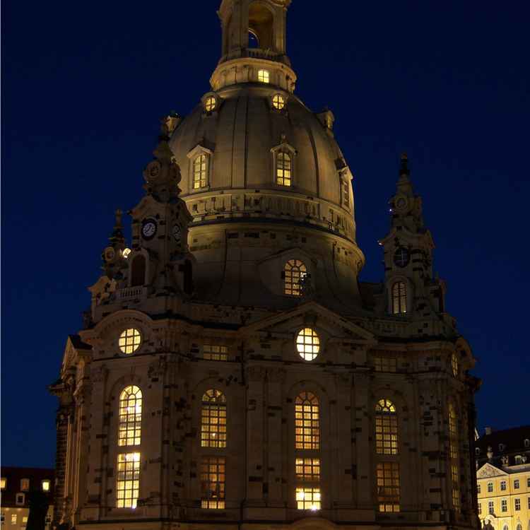 Dresdner Frauenkirche bei Nacht