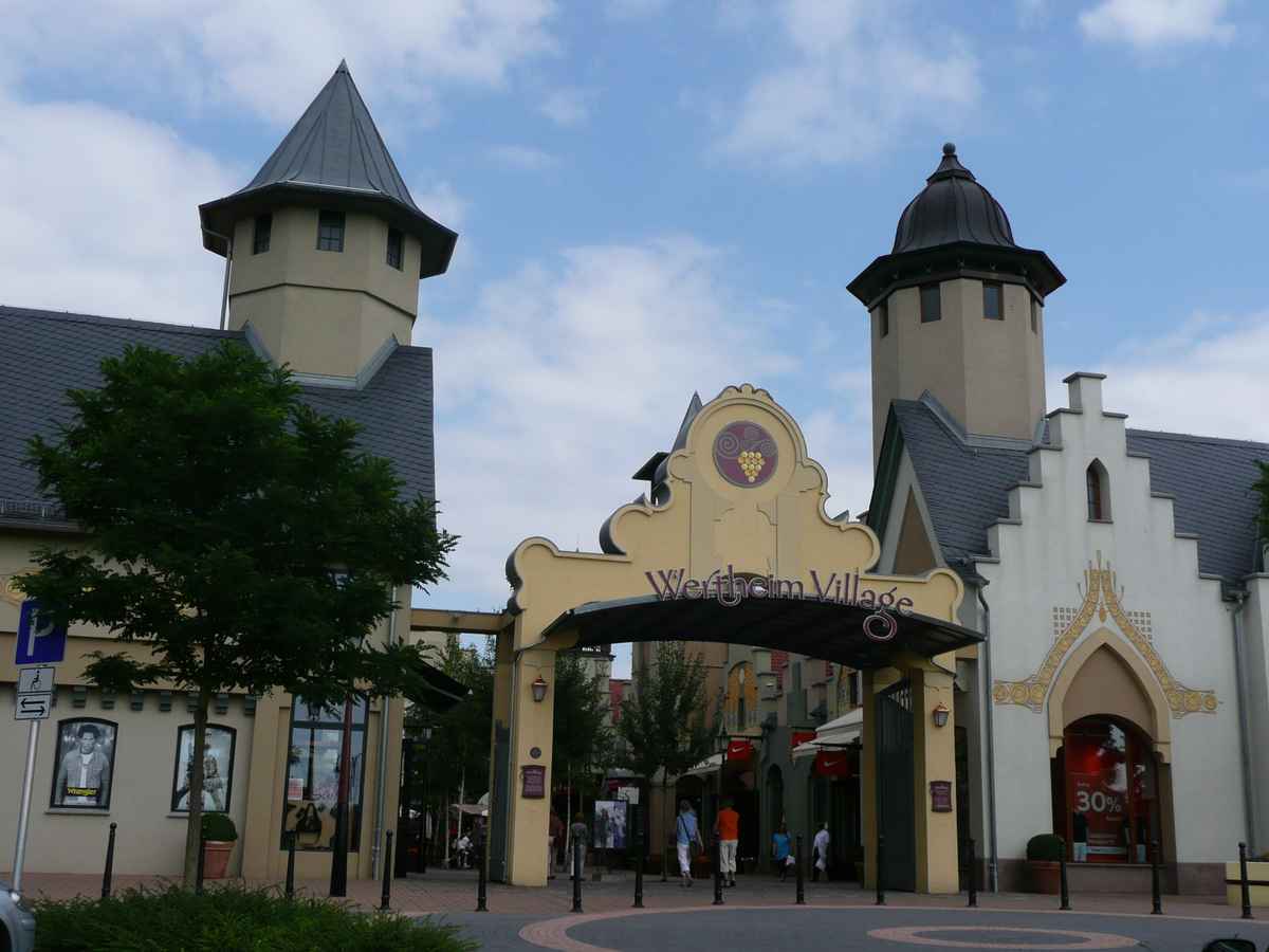 Wertheim Village Eingang