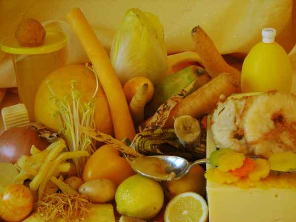 Gelbe Szenen in der Küche