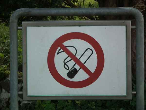 Schild Rauchen verboten