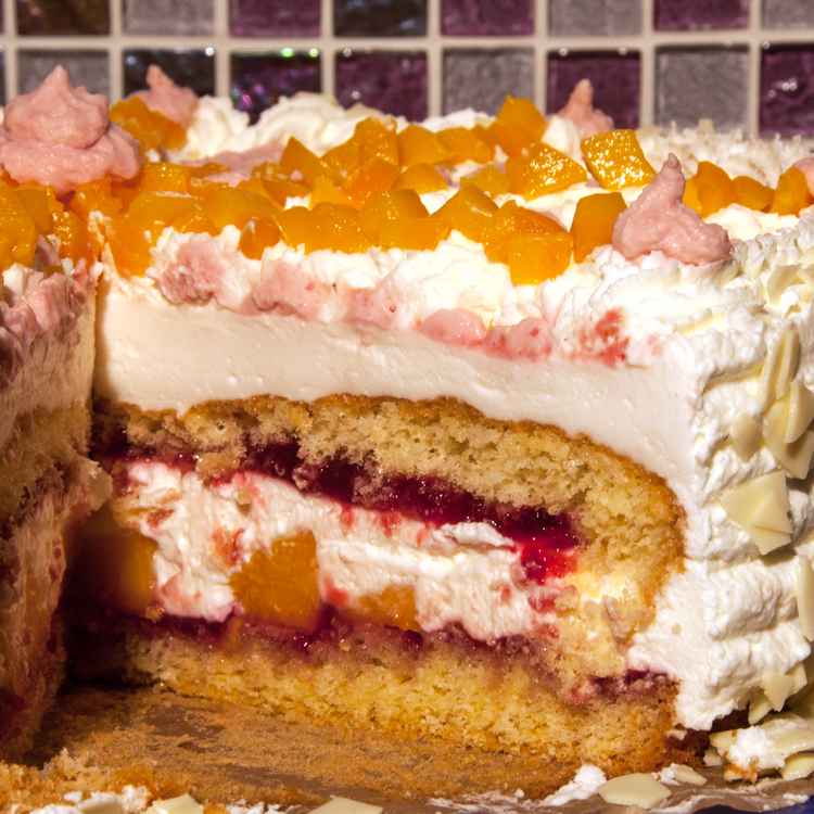 Buttermilch-Pfirsich-Himbeer-Torte