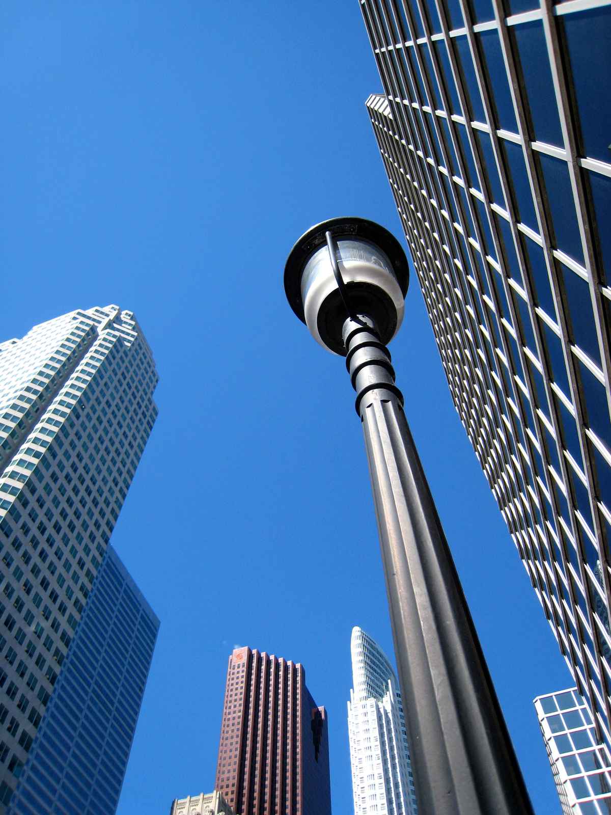 Wolkenkratzer mit Laterne